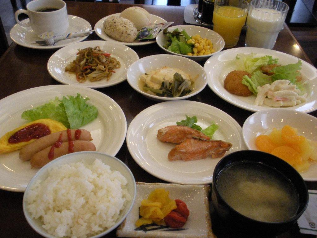 Hotel Route Inn Hirosaki Ekimae מראה חיצוני תמונה